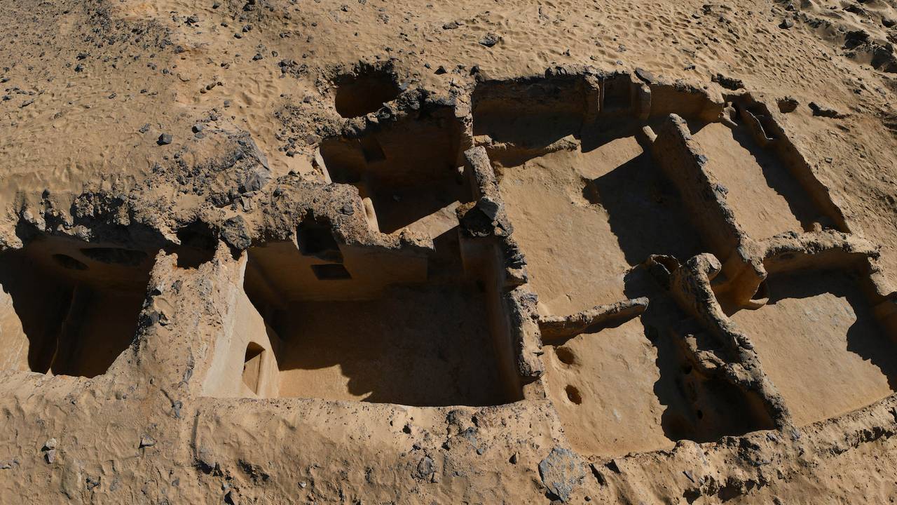 Utgravinger av det som ser ut til å være det eldst daterte kristne kloster i verden gjort i Bahariya i den vestlige ørkenen i Egypt