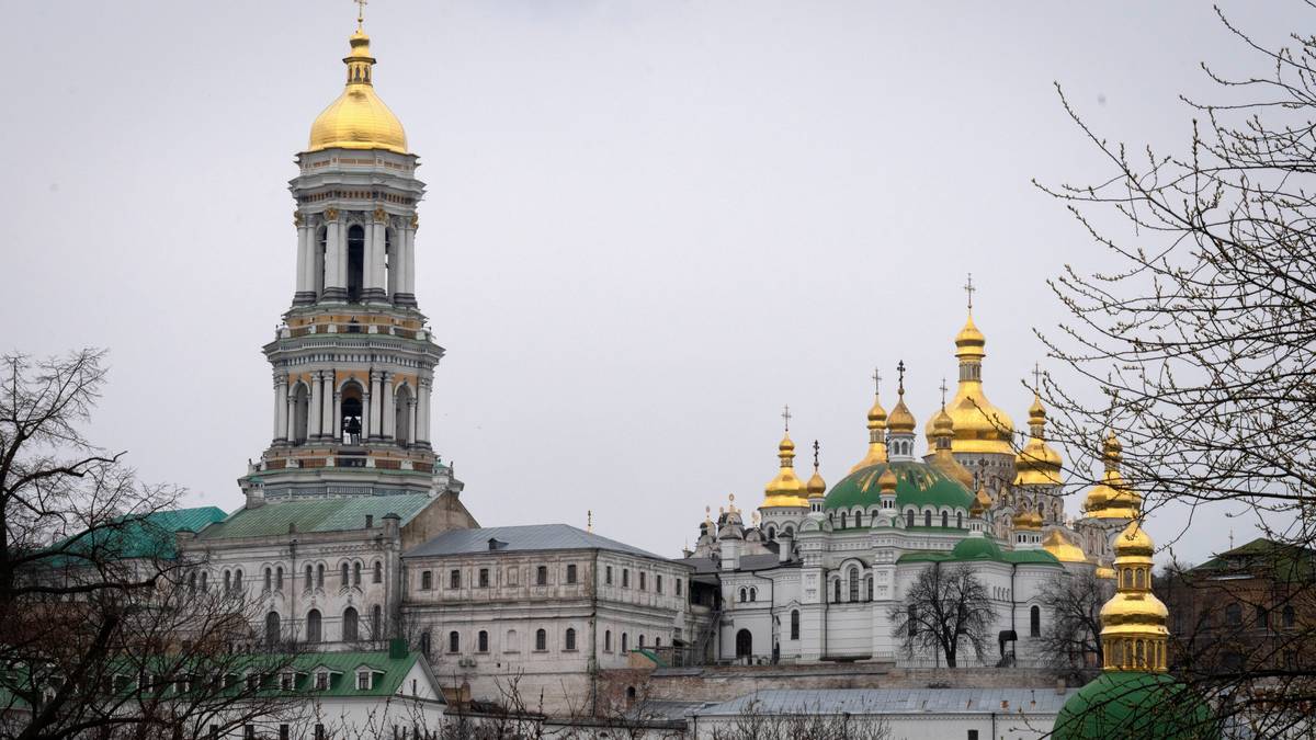Historisk kloster i brann etter angrep mot Kyiv