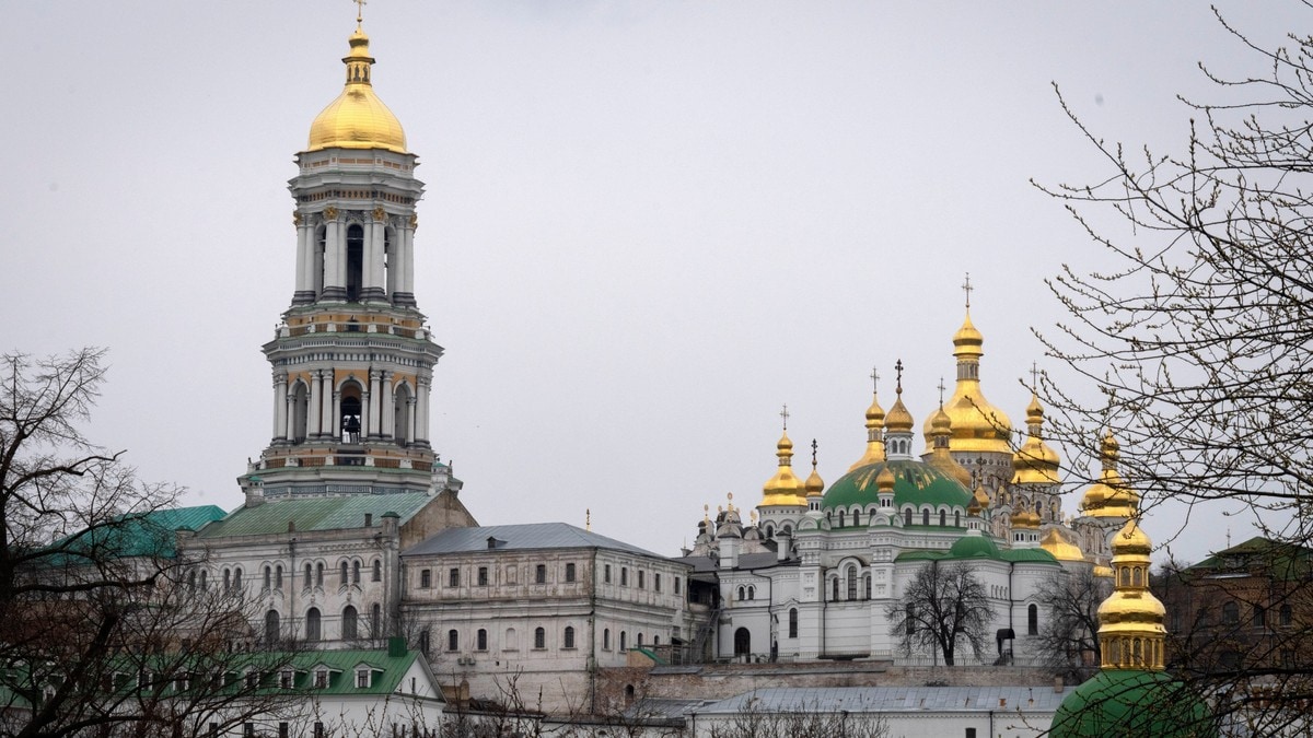 Historisk kloster i brann etter angrep mot Kyiv