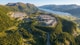 Grafikk: GreenScale / GreenScale GreenScale sin illustrasjon av datasenteret de vil bygge ved Tonstad. Etstort industribygg på en høyde over bygda.