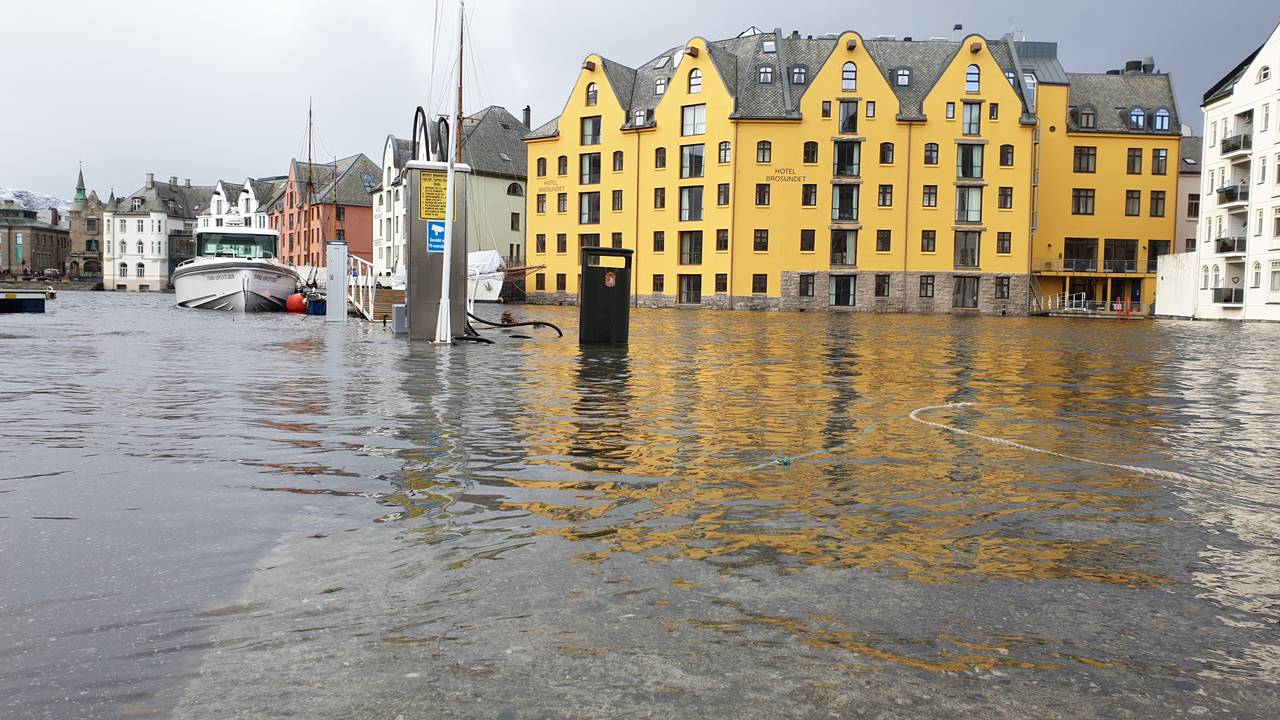 Slik ser det ut Ålesund sentrum tirsdag klokka 11:45.