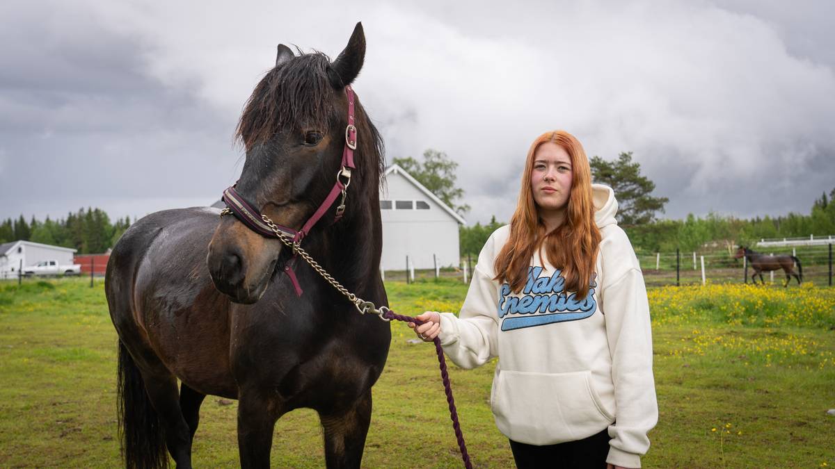 Jessica (19) har vært på Løten-gården hver dag siden nyttårsaften: – Ekkelt