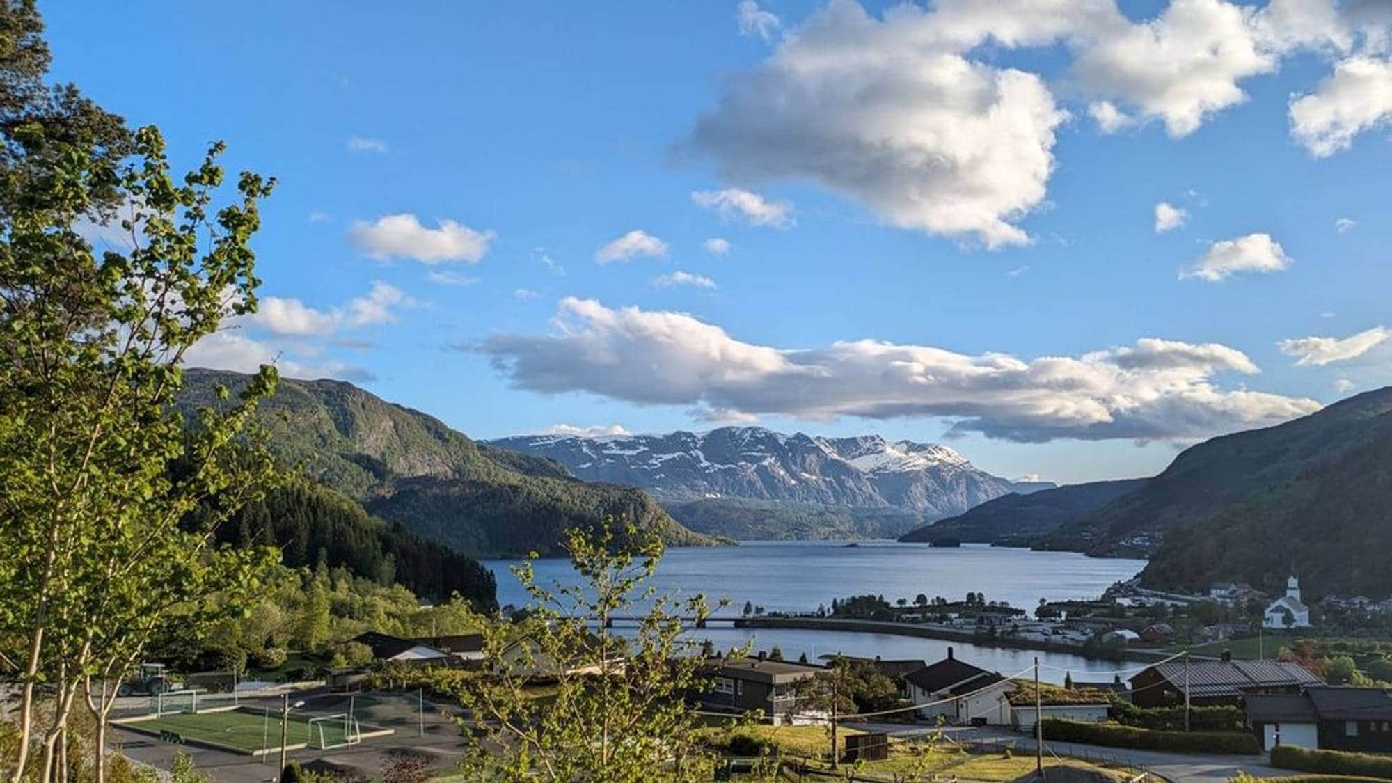 Naustdal frå barndomsheimen til Gunnar Garfors.