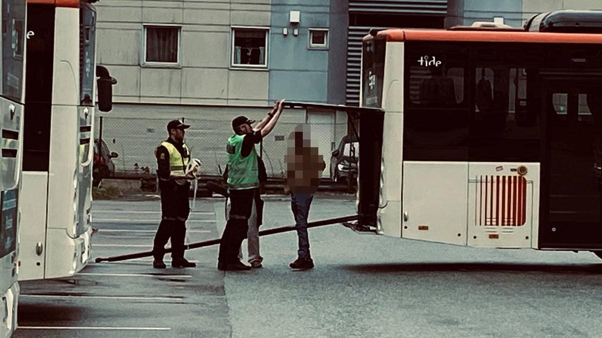 Batteri eksploderte i buss i Bergen - en person til sykehus