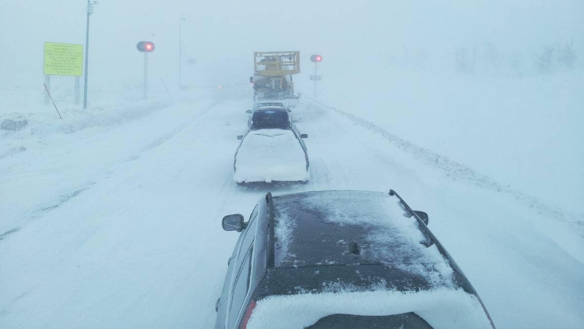 Kolonnekjøring og dårlig sikt – NRK Nordland