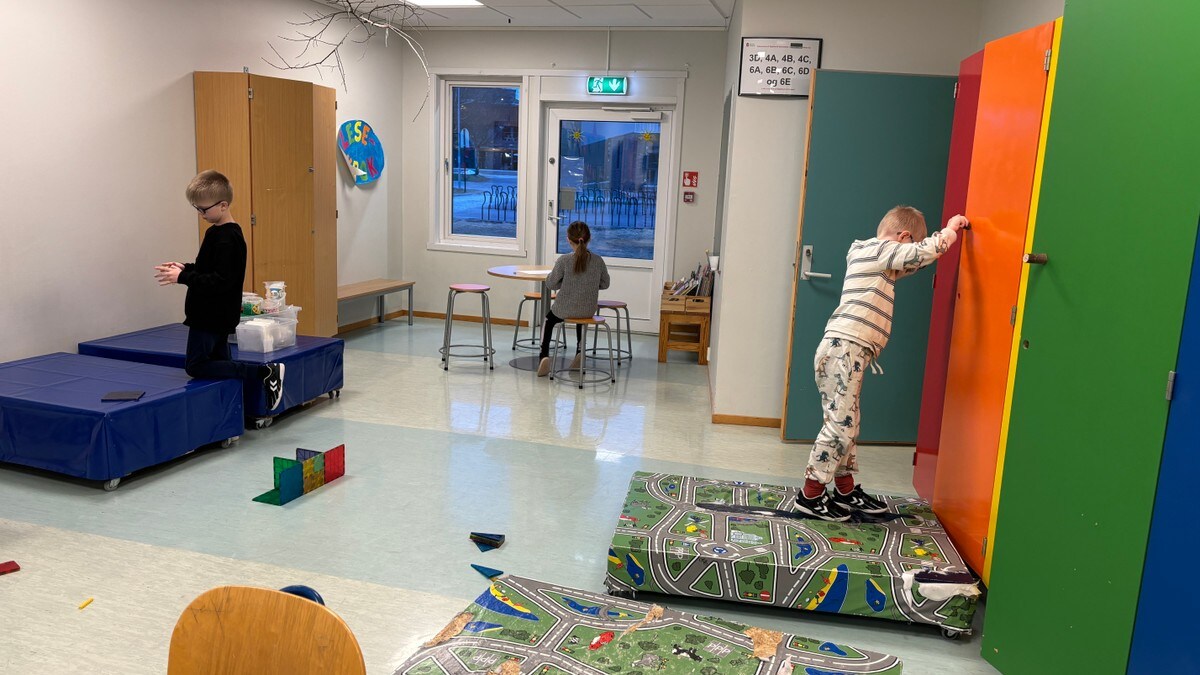Skoler stenger og eldre flyttes fra hjemmene sine før «Ingunn» treffer med full styrke