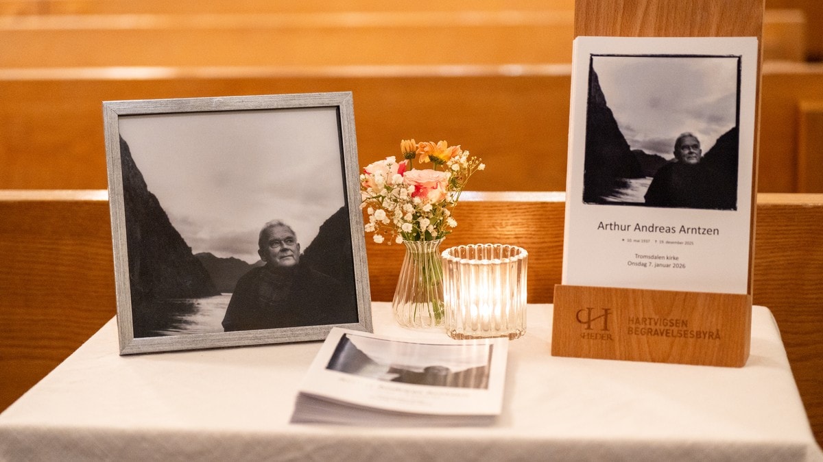 Humorlegende Arthur Arntzen bisatt i dag