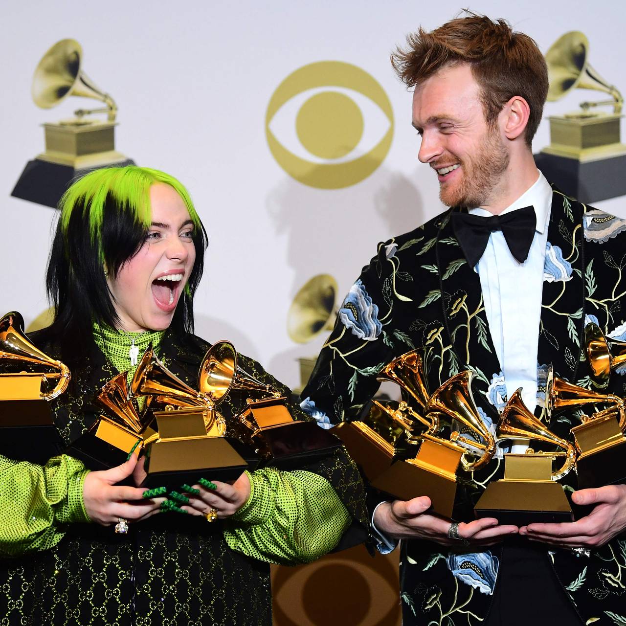 Billie Eilish og Finneas O'Connell med fem Grammys i 2020.