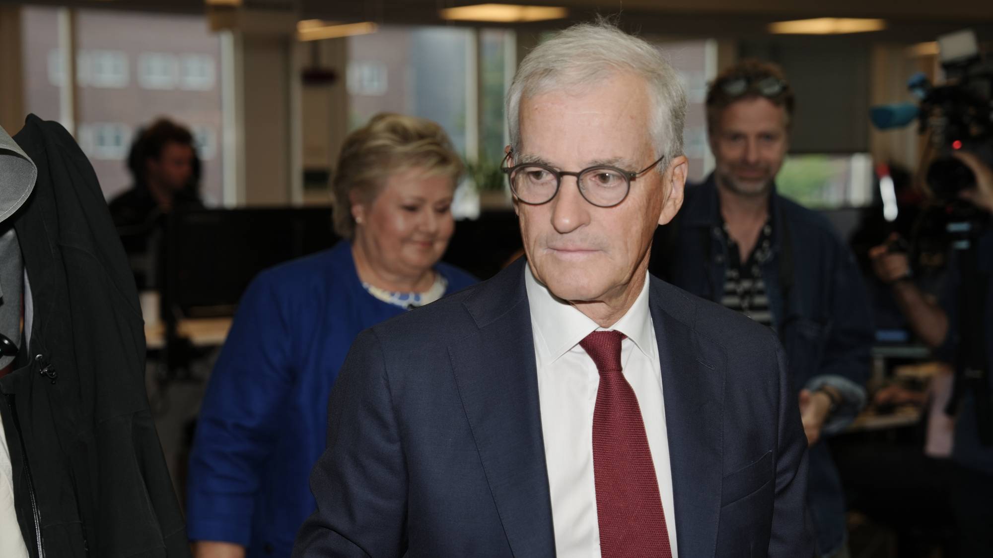 Jonas Gahr Støre og Erna Solberg strides om tall i duell om ...