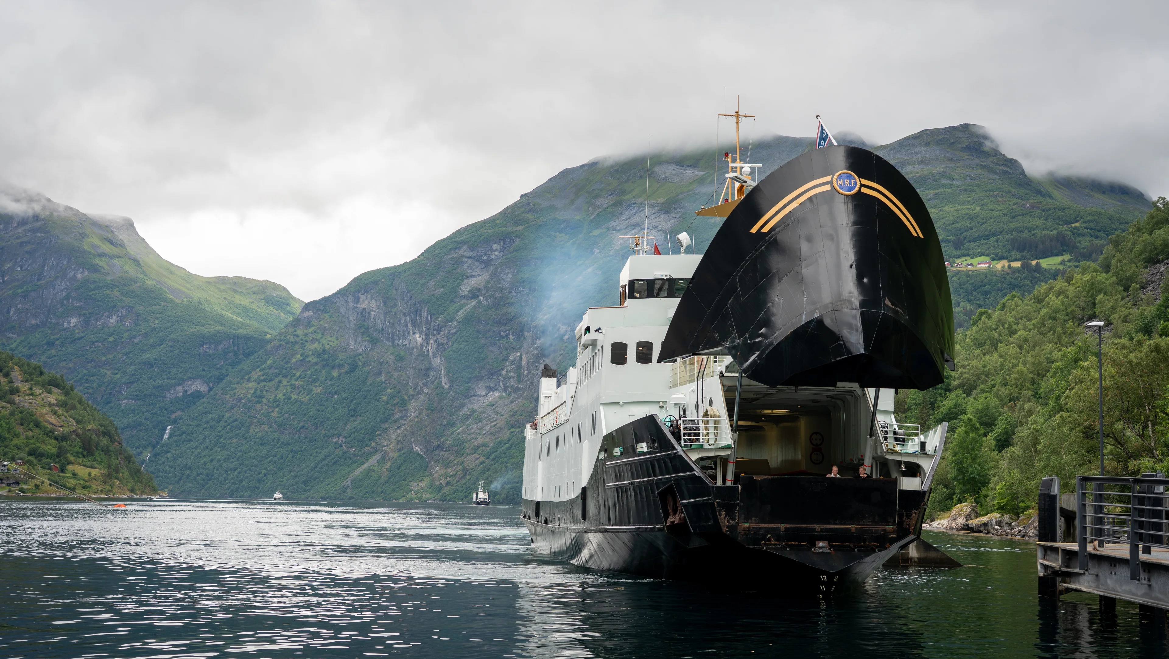 Bolsøy til kai i Geiranger
