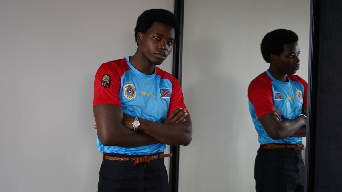 Fotballtrøyer er mote: – Eldre stylar det ikkje bra