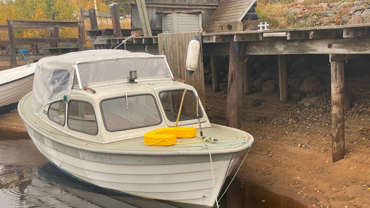 Båt ved brygga i Osensjøen
