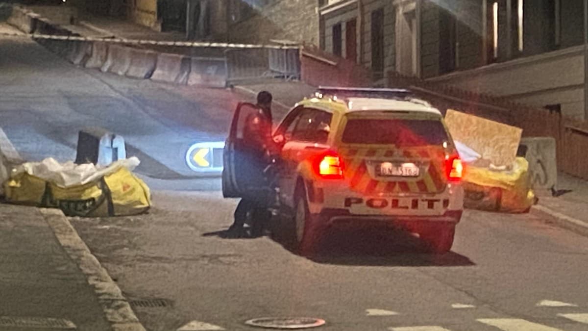 Politibetjent skadet på vakt ved synagogen i Oslo