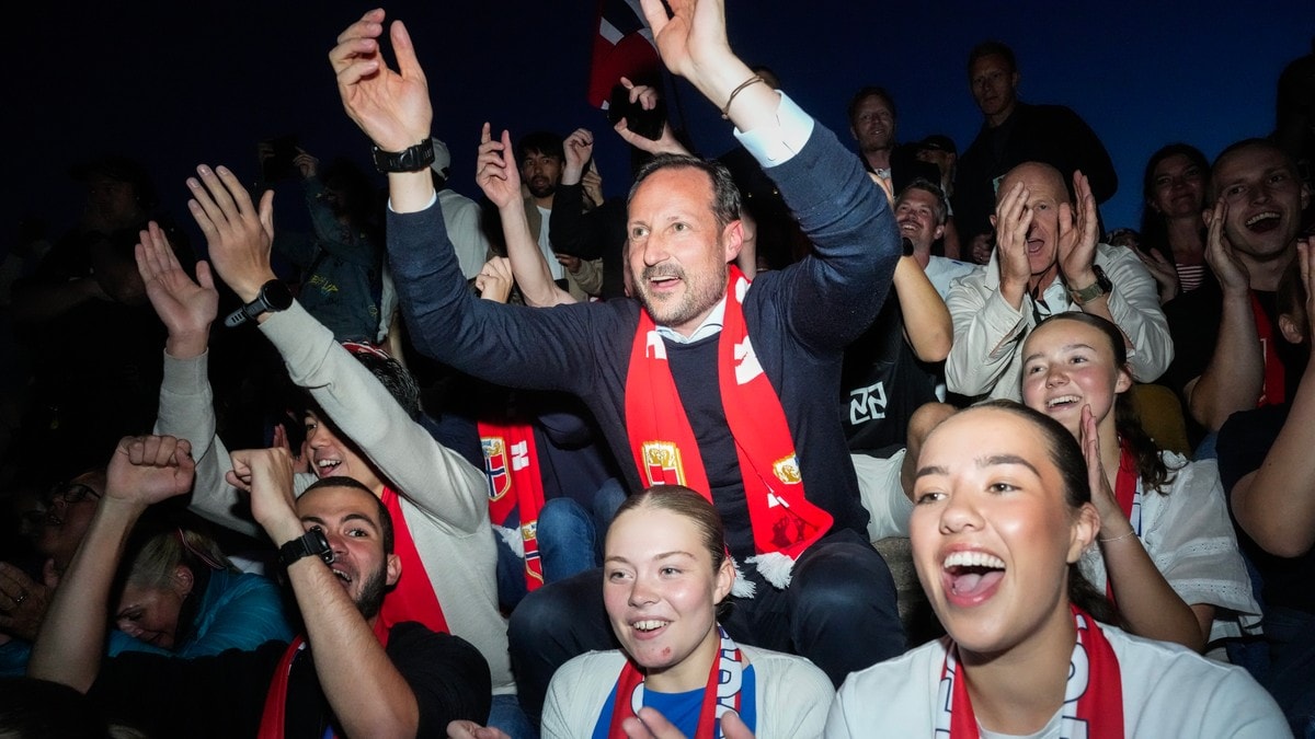 Her ror kronprinsen med folket