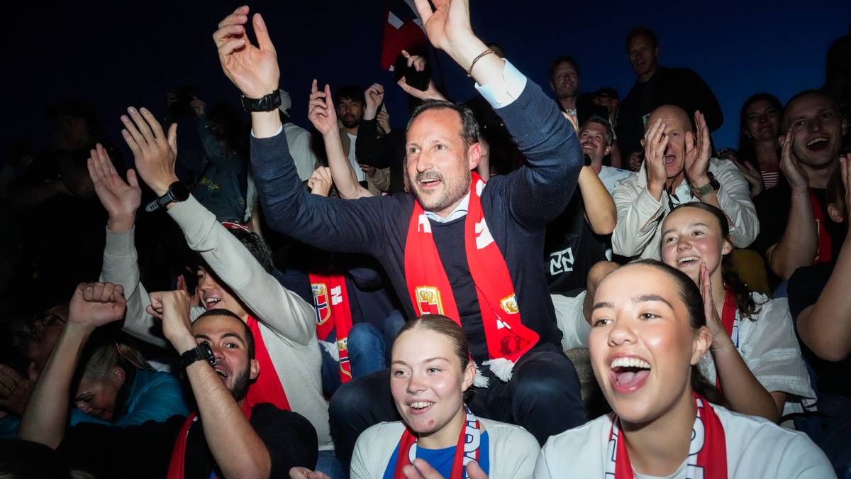 Her ror kronprinsen med folket