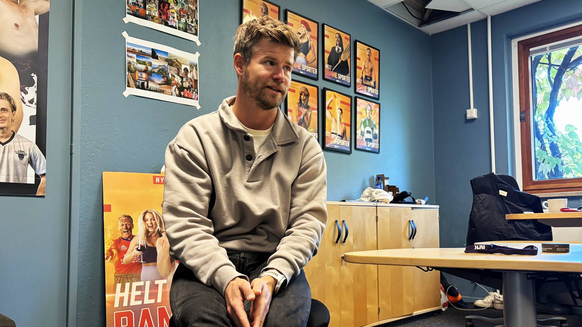 Nicolay André Ramm på kontoret sitt i NRK 