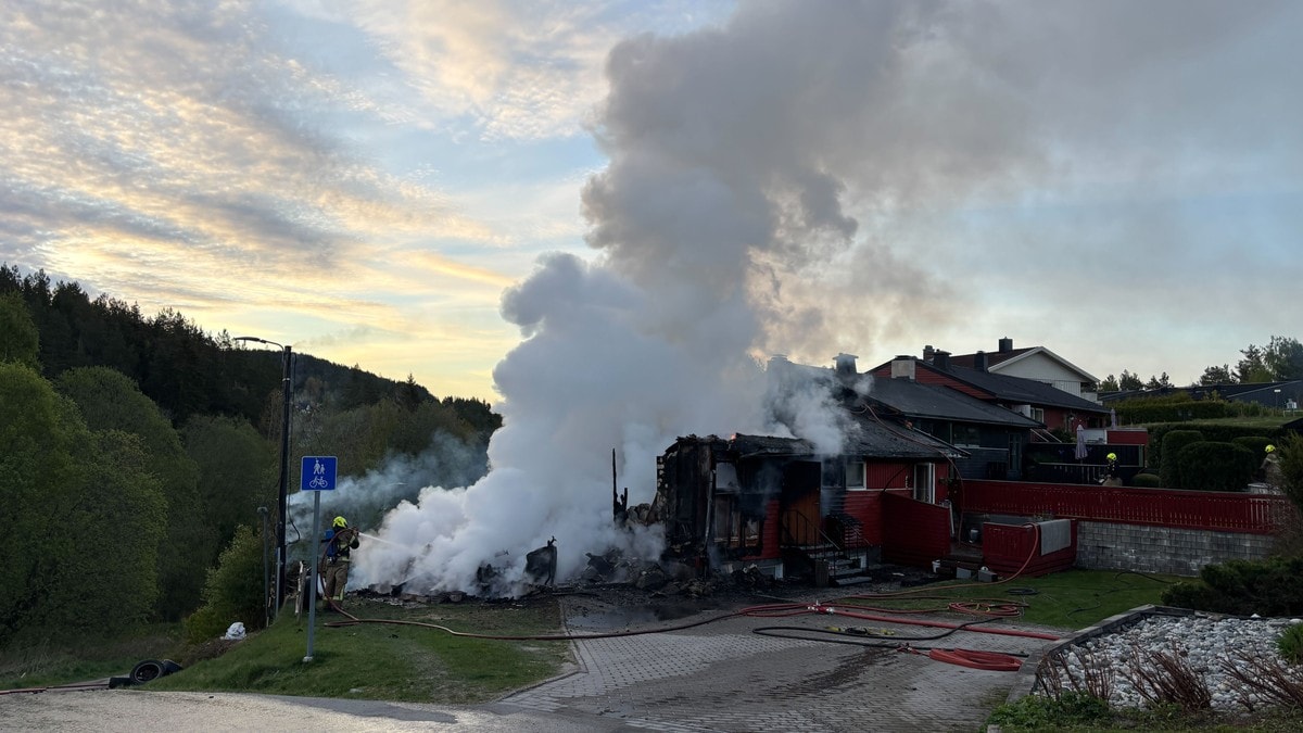 Kraftig brann i rekkehus i Drammen