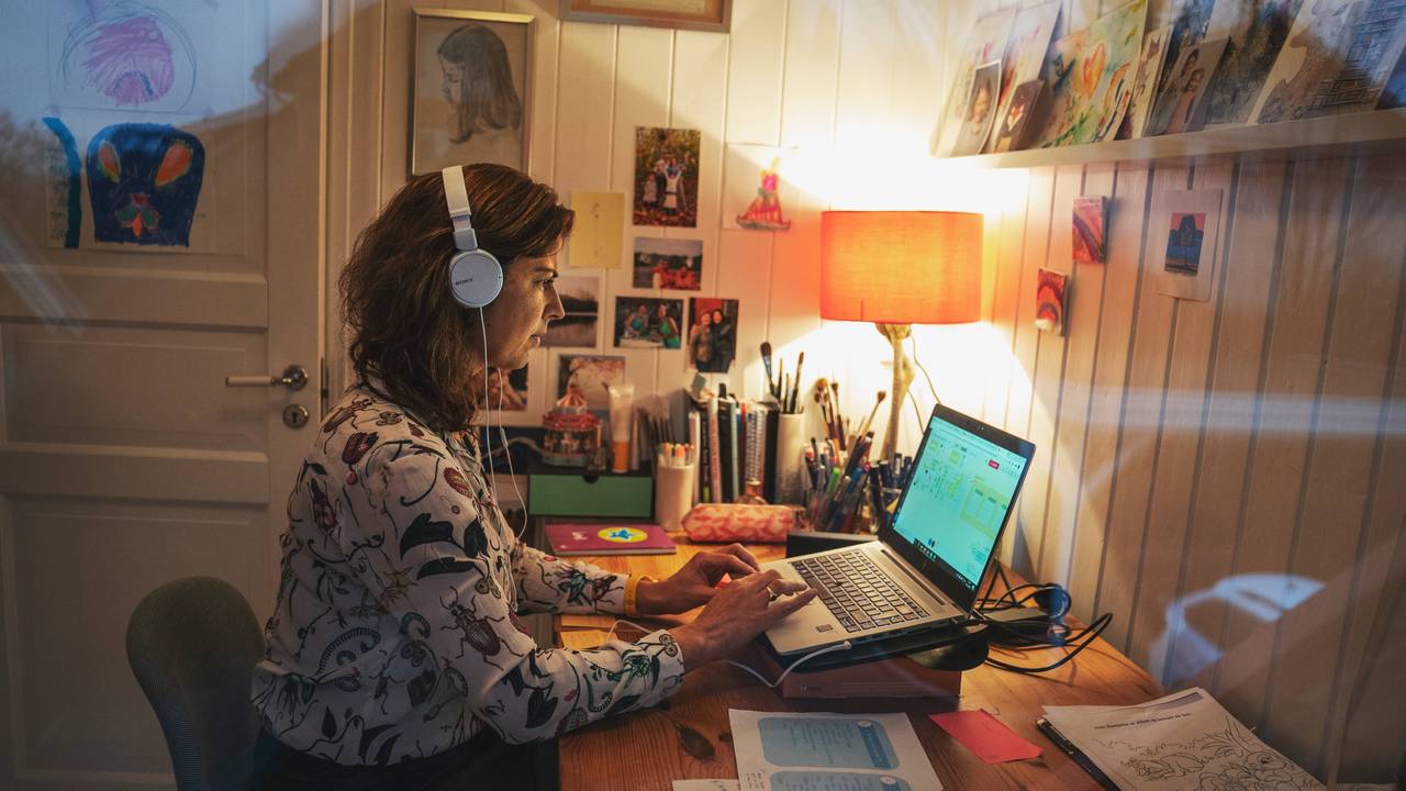 Laurette på hobbyrommet