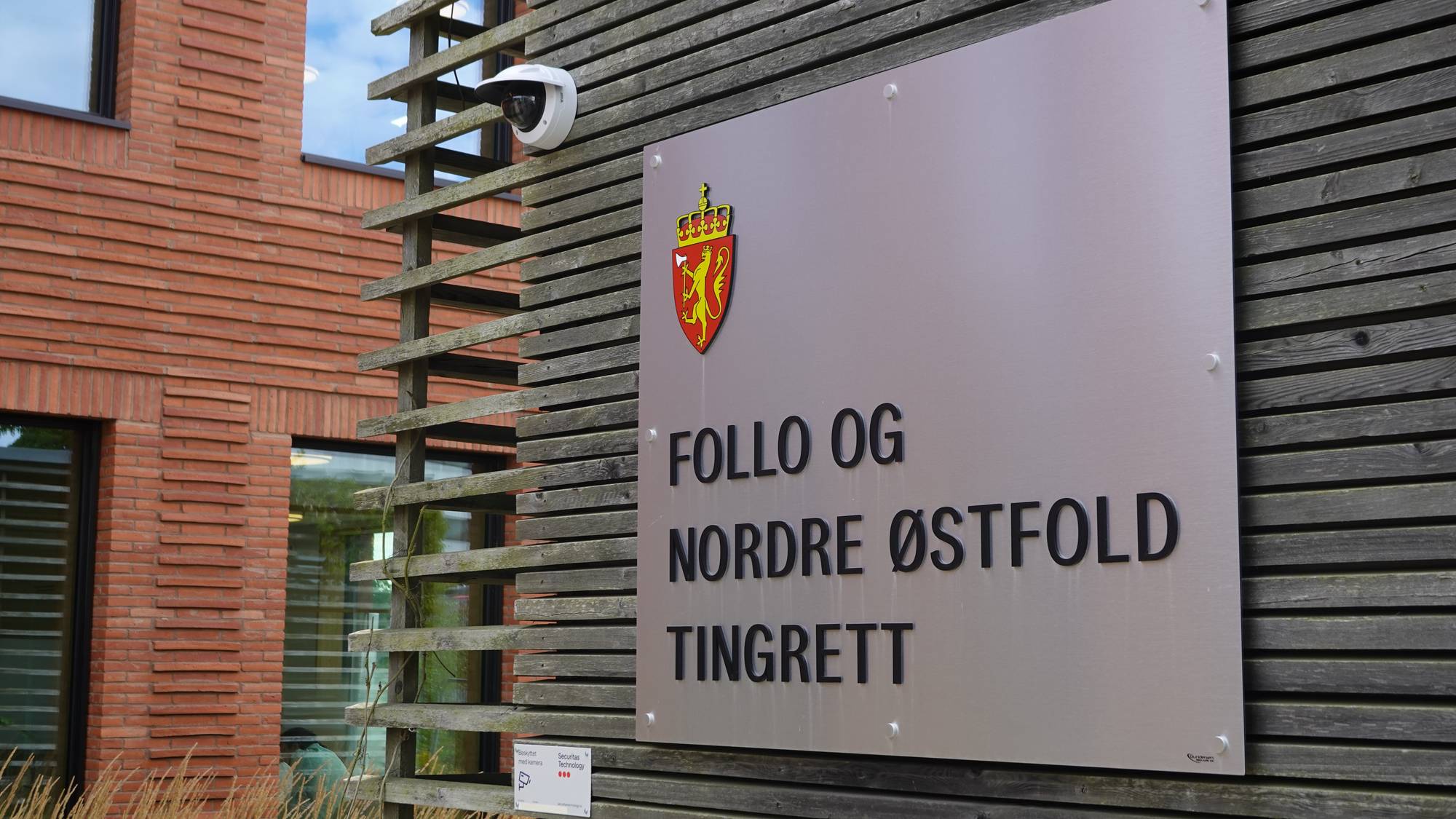 Skilt utenfor Follo og Nordre Østfold tingrett