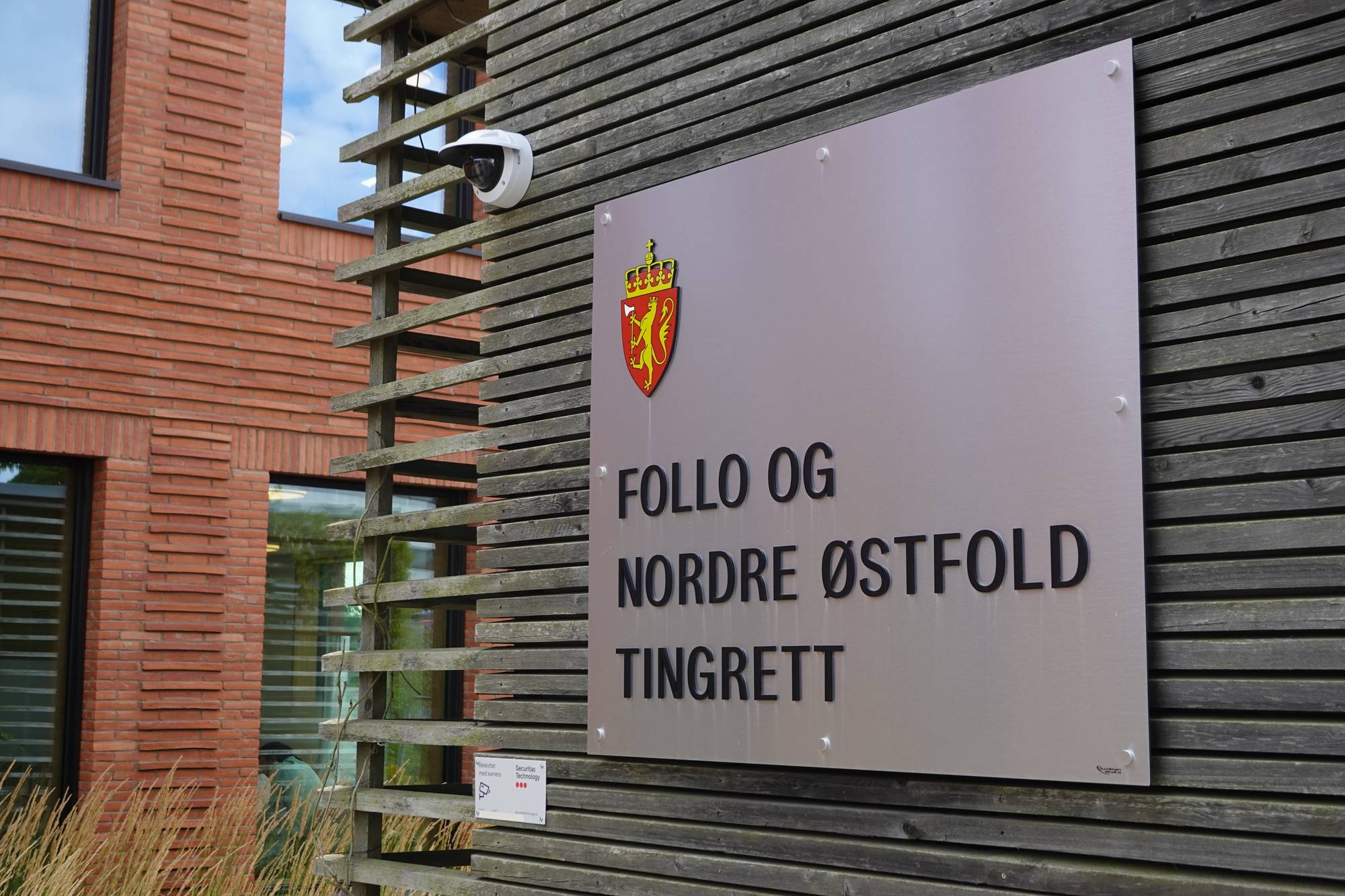 Skilt utenfor Follo og Nordre Østfold tingrett