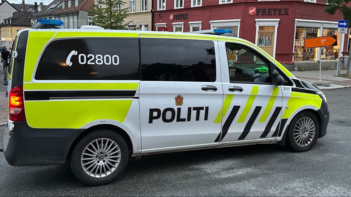 Alvorlig skadd etter fall fra vindu