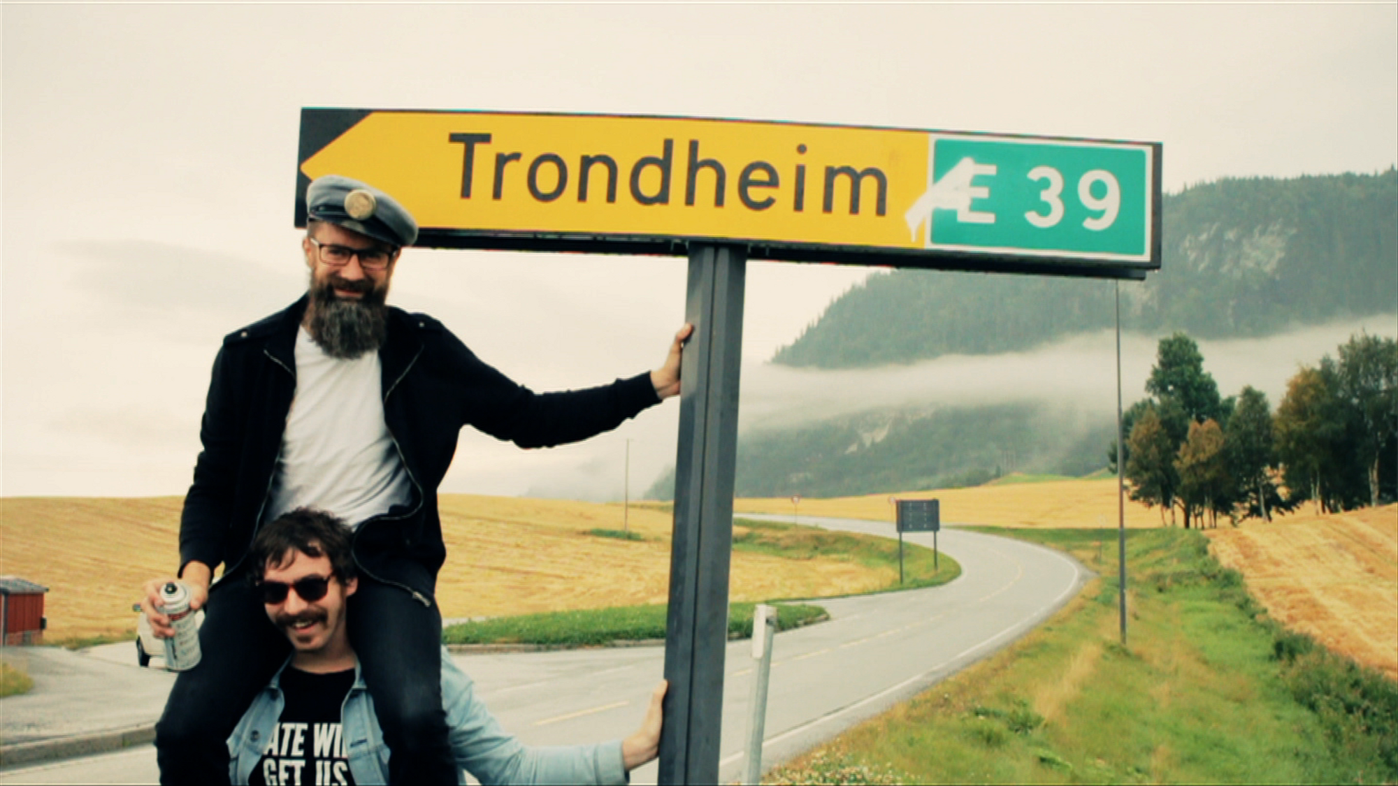 Norsk roadmovie-serie.Komiker og musiker Egil Hegerberg, også kjent som Bare Egil band, legger ut på sitt livs største turné, og hvert stopp får sin egen låt.