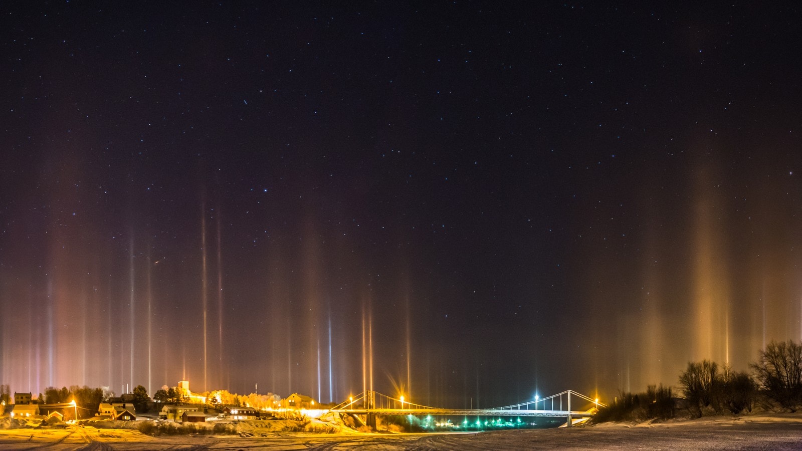 In the town of Karasjok in northern Norway, a spectacular show of light an color painted the night sky yesterday. 