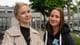 Ingrid M Langvik / NRK En blond jente med hestehale og beige jakke står ved siden av en annen ung jente med brunt hår og russegenser.