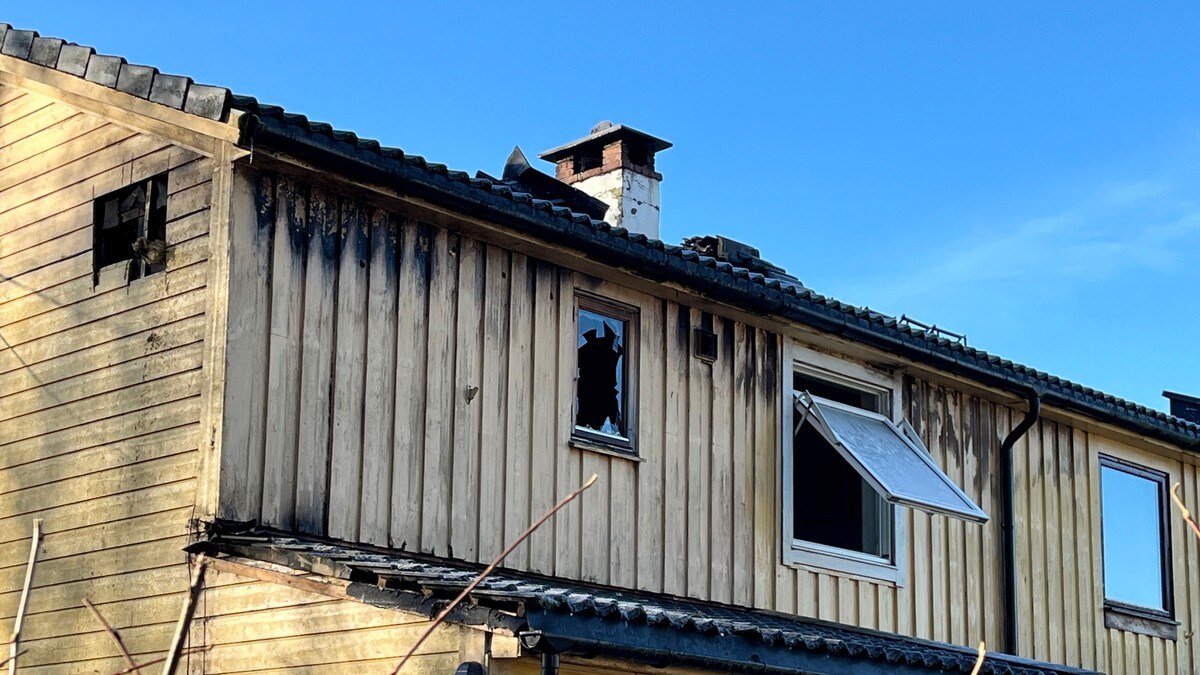 Kvinne kom ut av krypkjeller i brennende hus. Avdød mann mistenkt