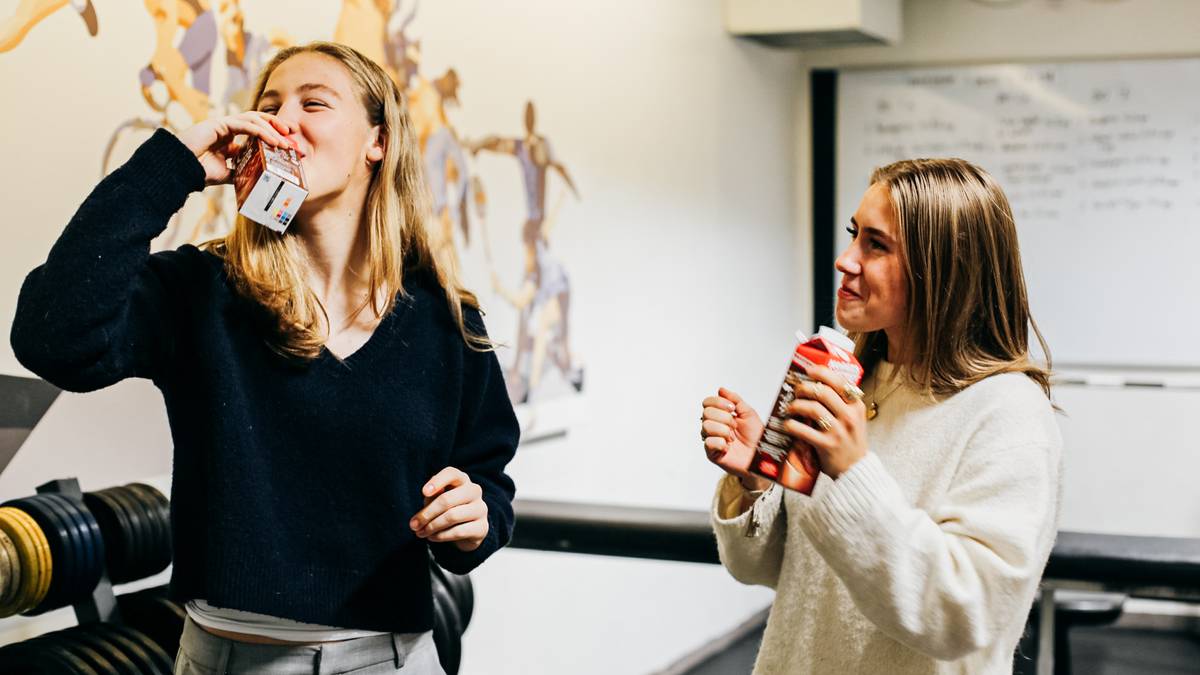 Sigrid og Linn-Kristin foretrekker melk med protein og smak etter trening – salget øker