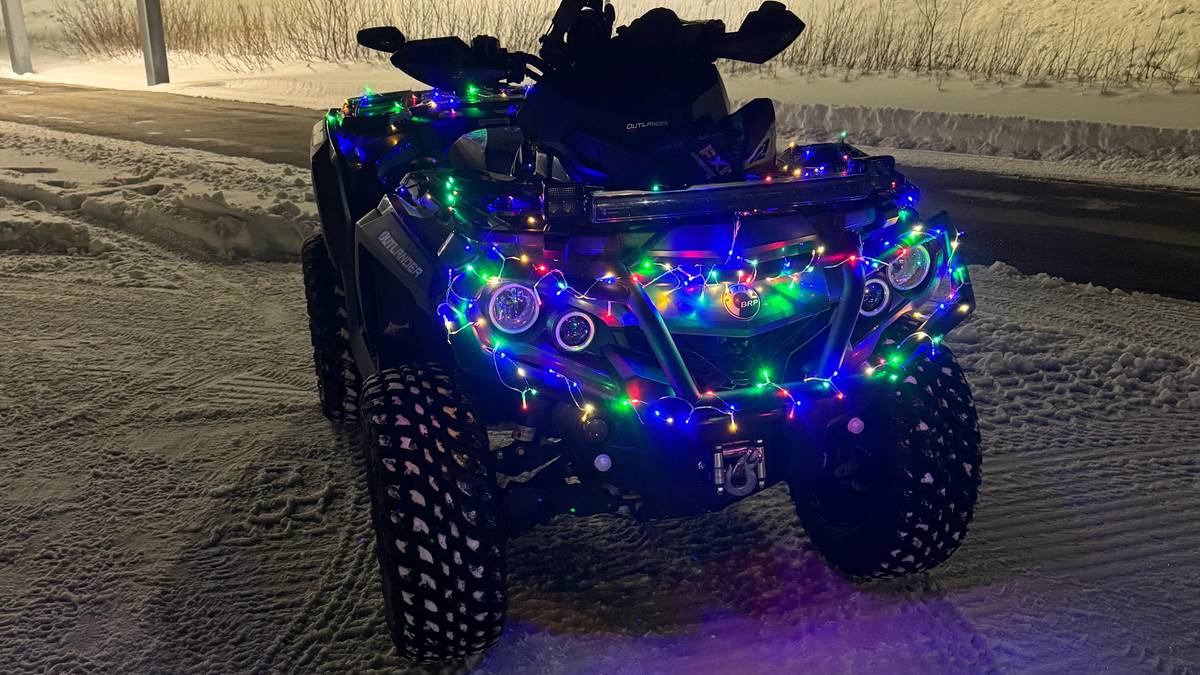 Stoppet ATV med julelys