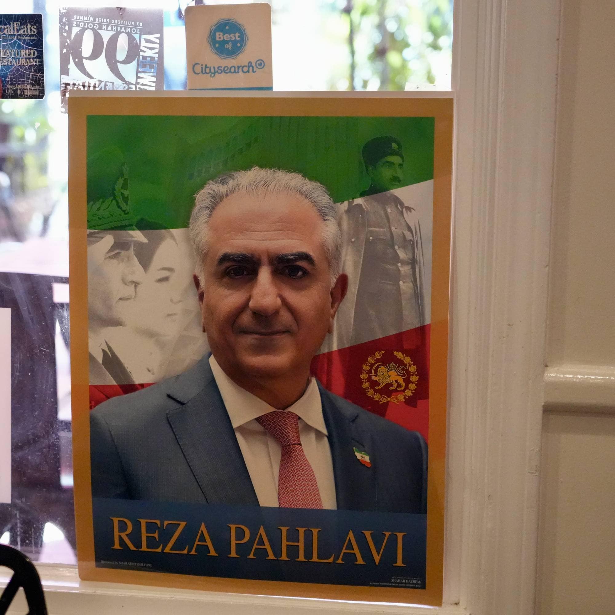 Bilde av Muhammad Reza Pahlavi i Attari Sanwich Shop i Westwood.