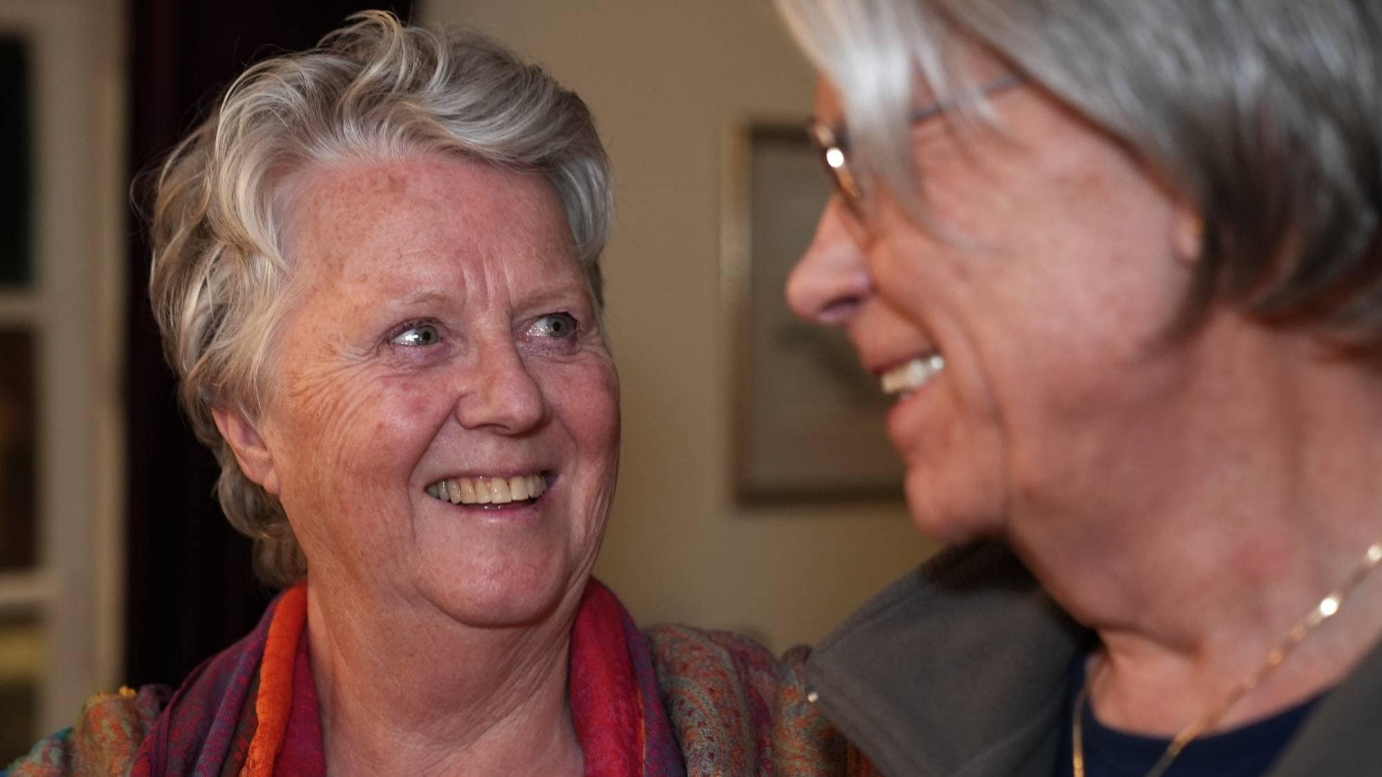 Bli dame ser på Rolv Sandra