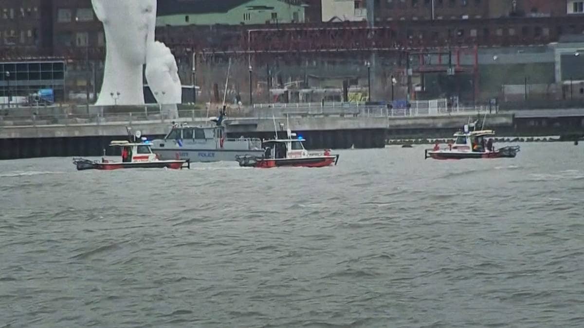 Helikopter har styrtet i Hudson-elven i New York