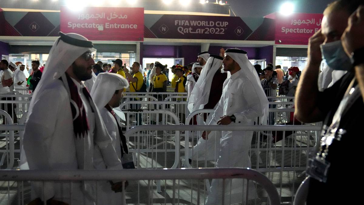 TV-ekspert kalte tradisjonell qatarsk bekledning badekåpe – skapte raseri