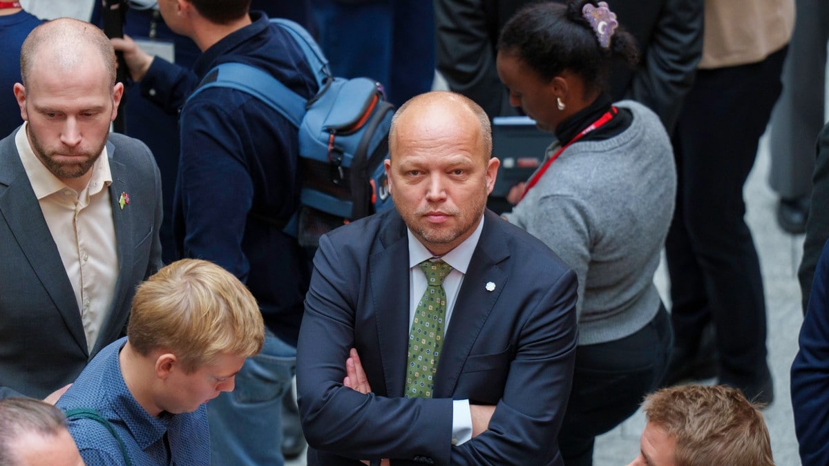 Trebeint ultimatum: Dette krev Vedum av Støre