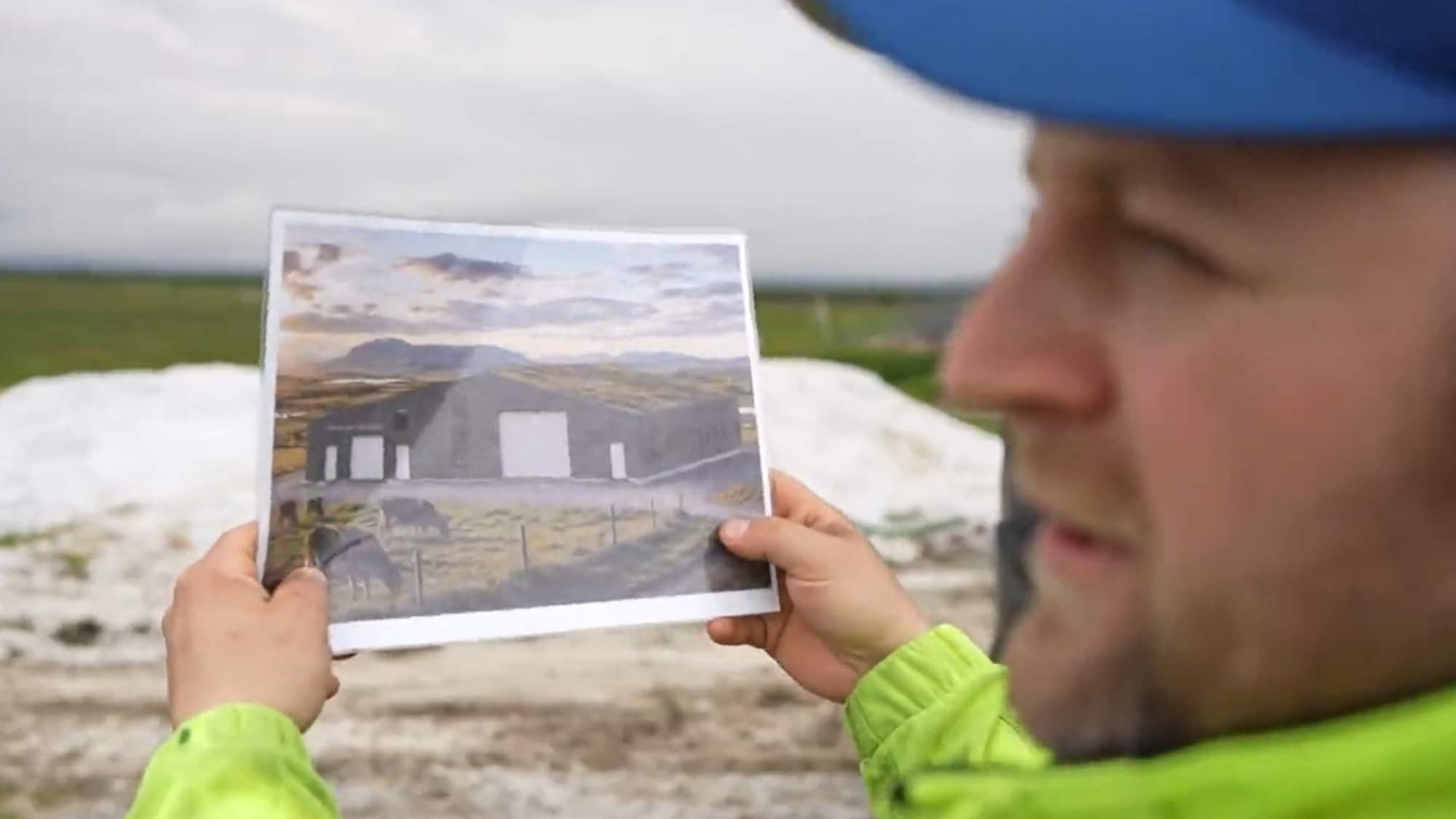 Sindre Storegraven viser fjøs 