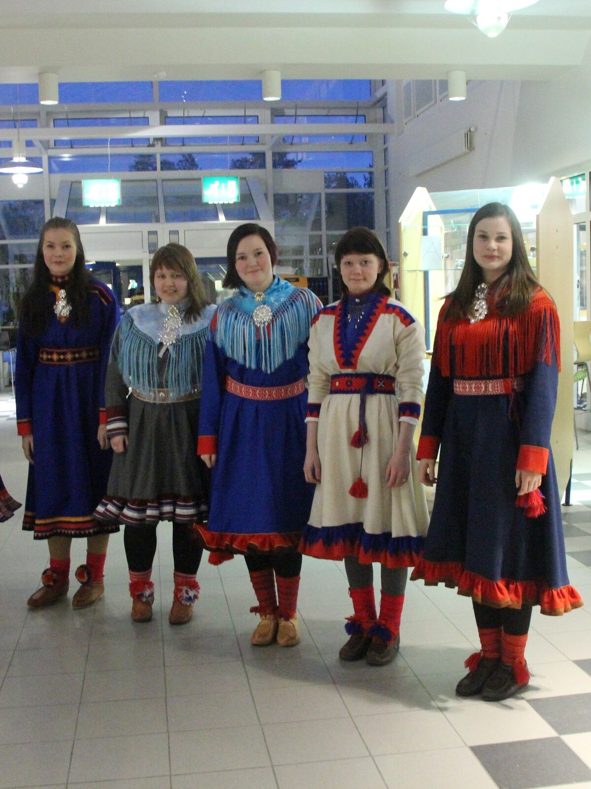 Koftejenter får skryt av NSR topp – NRK Sápmi samiske Klassekampenarkivet | Ikke tull med samekofta