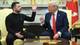 SAUL LOEB / AFP / NTB Zelenskyj hever neven og Trump peker med fingeren mot hverandre