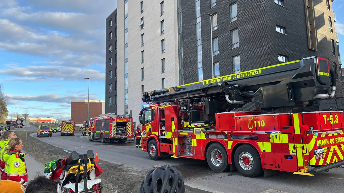 Brann i boligblokk i Lørenskog slukket