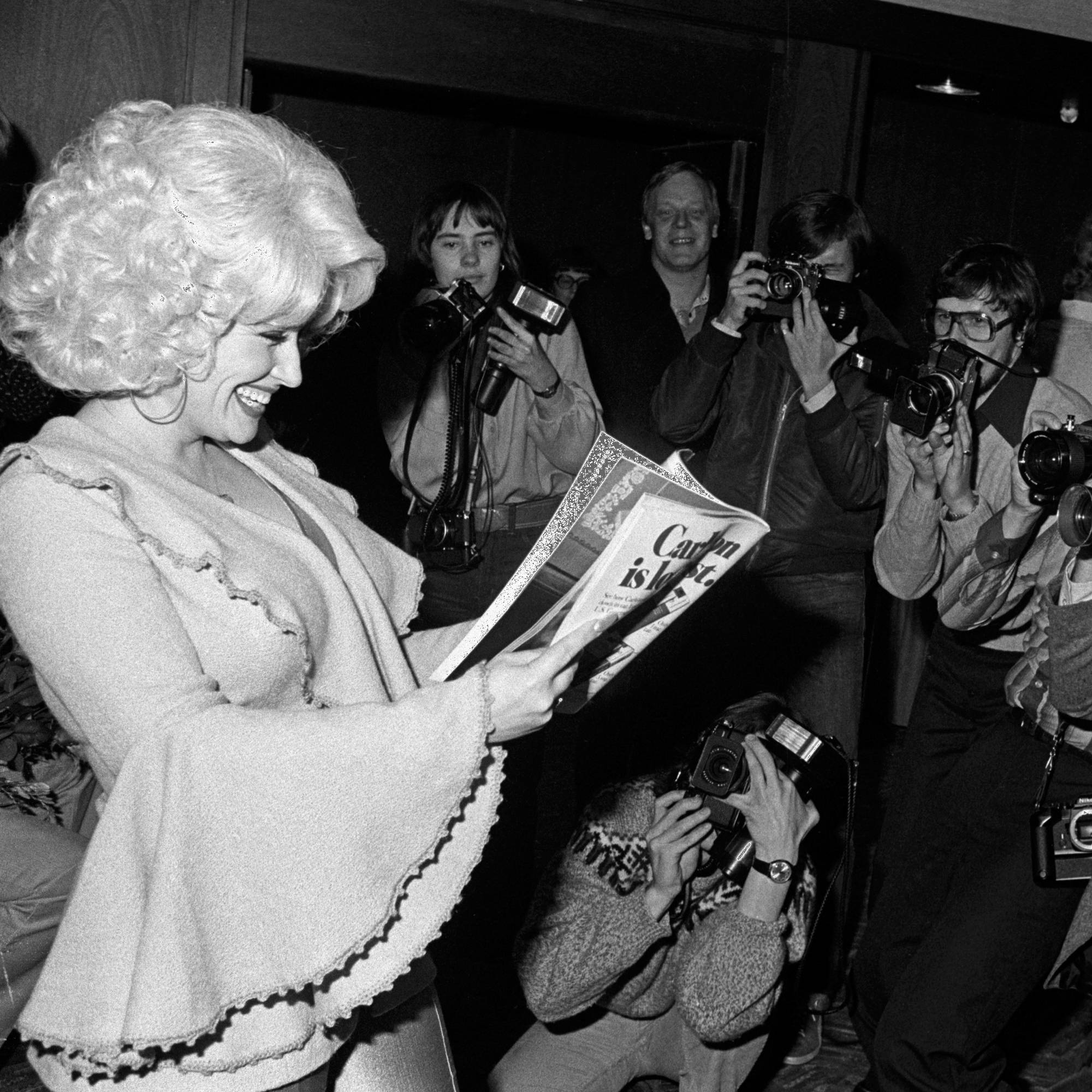 Dolly Parton møter pressa før konsert i Oslo i 1978.