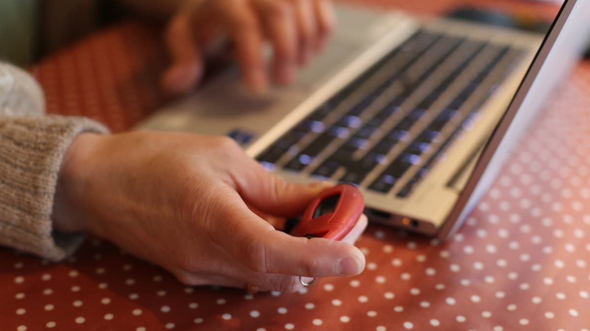 Anna ble kastet ut av nettbanken – risikerer inkasso for å hjelpe broren