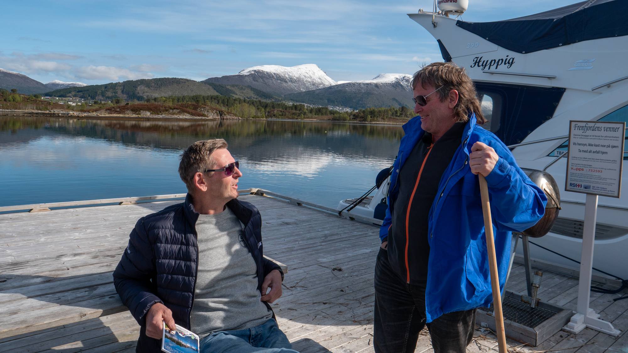 Kjell Ingvar Grimstad Dale, Frenfjordens venner, Odd Terje Heimen i Båtforbundet som står på en brygge ved et vannområde 