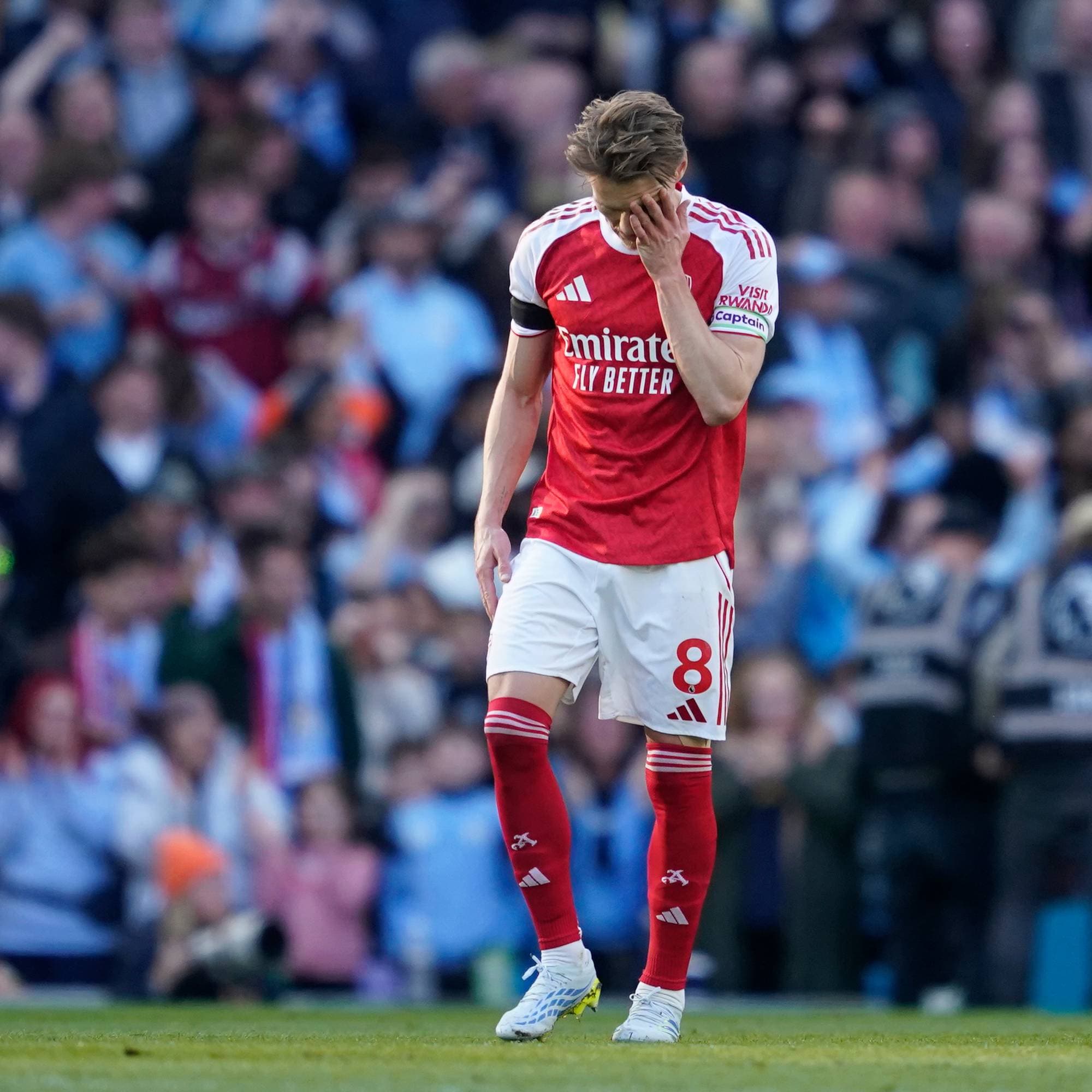 Martin Ødegaard fortviler