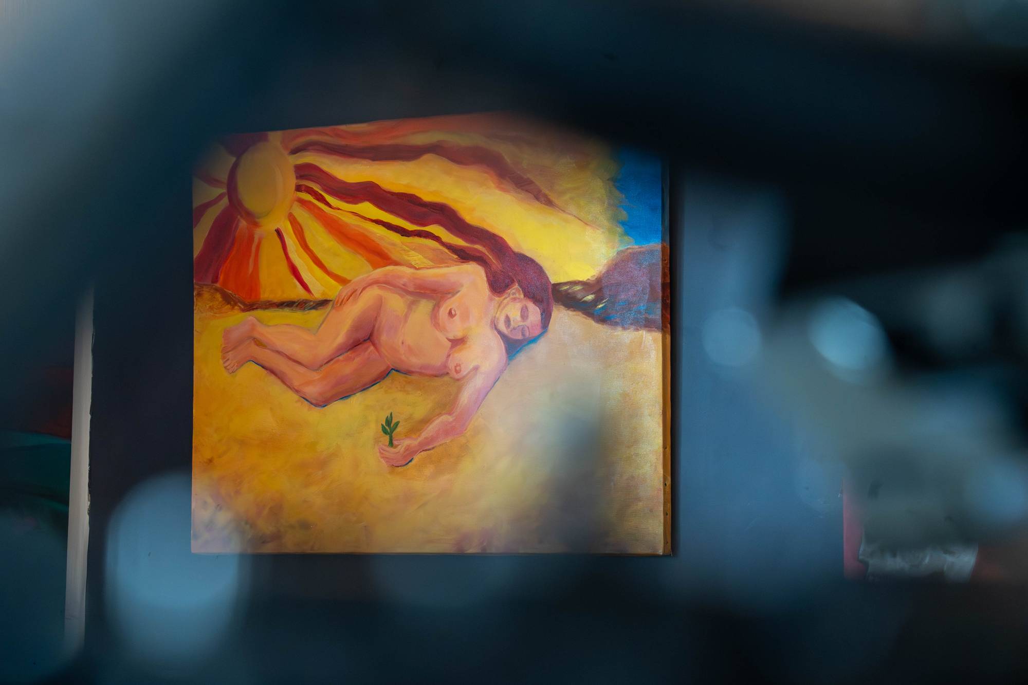 Vi besøker Embla Maria O´Cadiz Gustad hjemme hos henne, så hun kan dele sin Missed Abortion historie. Hun viser oss drivhuset sitt og musikkstudio. Vi får også se at etter tragedien med å miste et barn, har hun blitt gravid igjen og klargjør de nå hjemmet for et barn. Journalist Marianne Ytre-Eide
