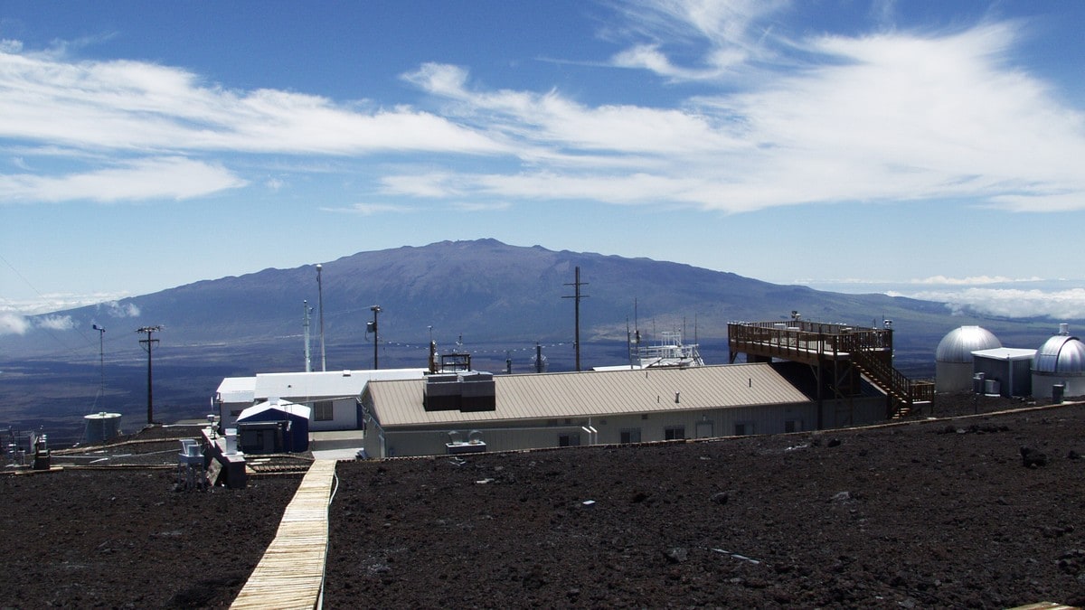 Mauna Loa-observatoriet på Hawaii der de har målt konsentrasjonen av CO₂ i atmosfæren siden slutten av 1950-tallet.