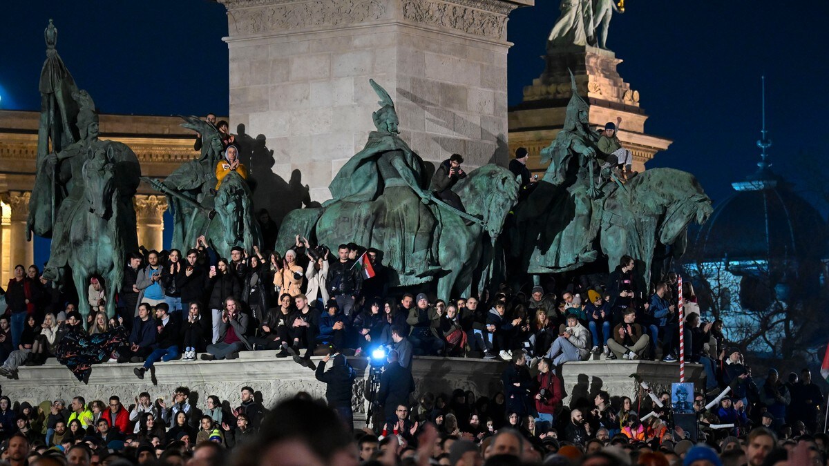 Titusenvis demonstrerte i Ungarn mot kontroversiell benådning