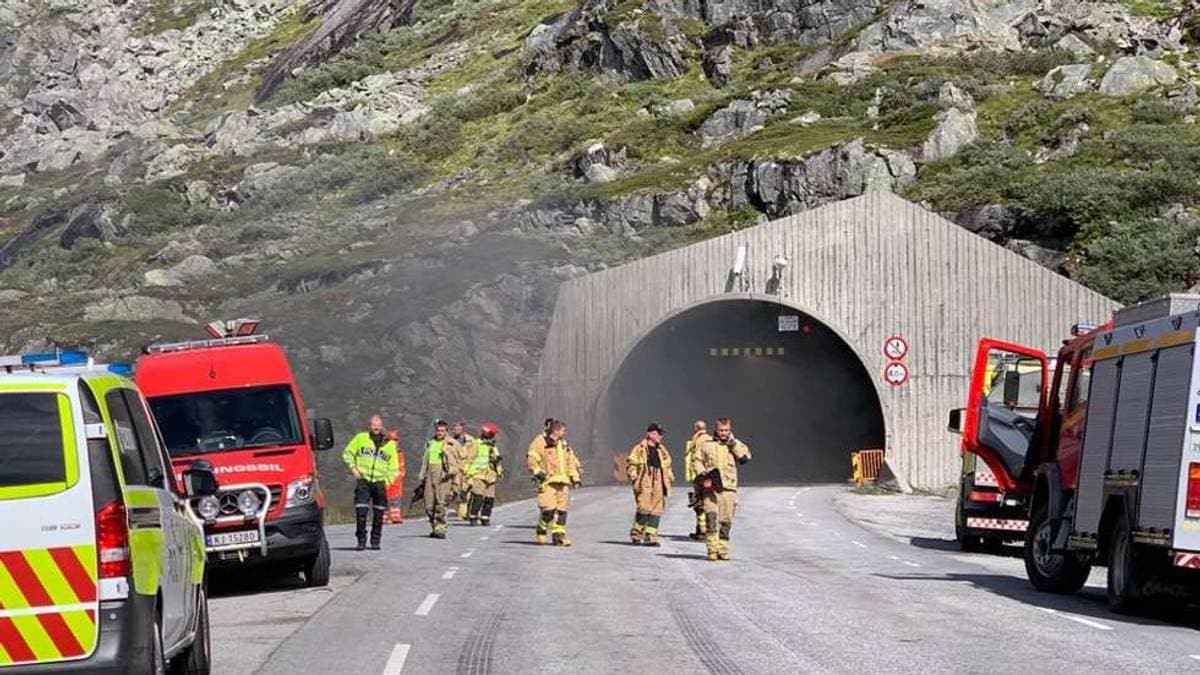 Bilbrann I Tunnel På Strynefjellet Nrk Vestland 