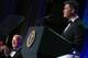 BRENDAN SMIALOWSKI / AFP,NTB Joe Biden ler mens en person står på talerstolen.