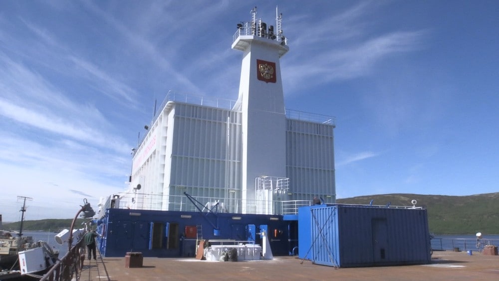 Verdens første flytende atomkraftverk slepes tusenvis av kilometer til Sibir